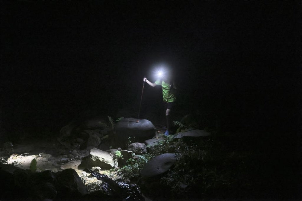 Nitecore NU33 hodelykt, 700 Lumen