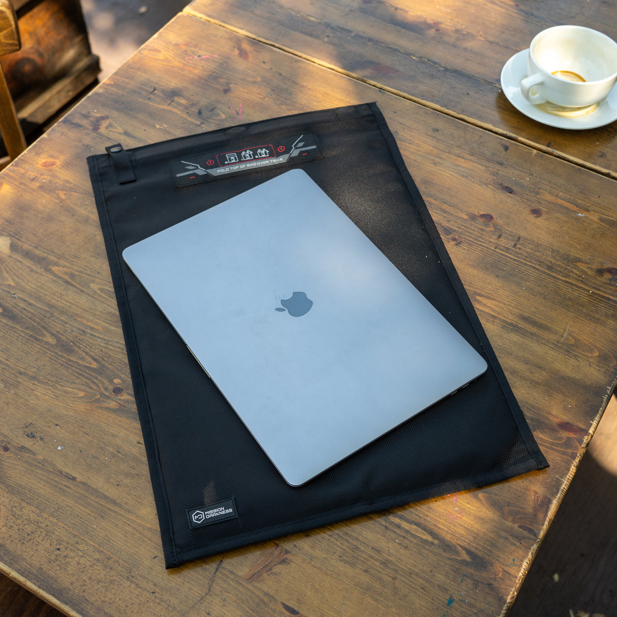 Mission Darkness™ NeoLok Faradaybag for laptop