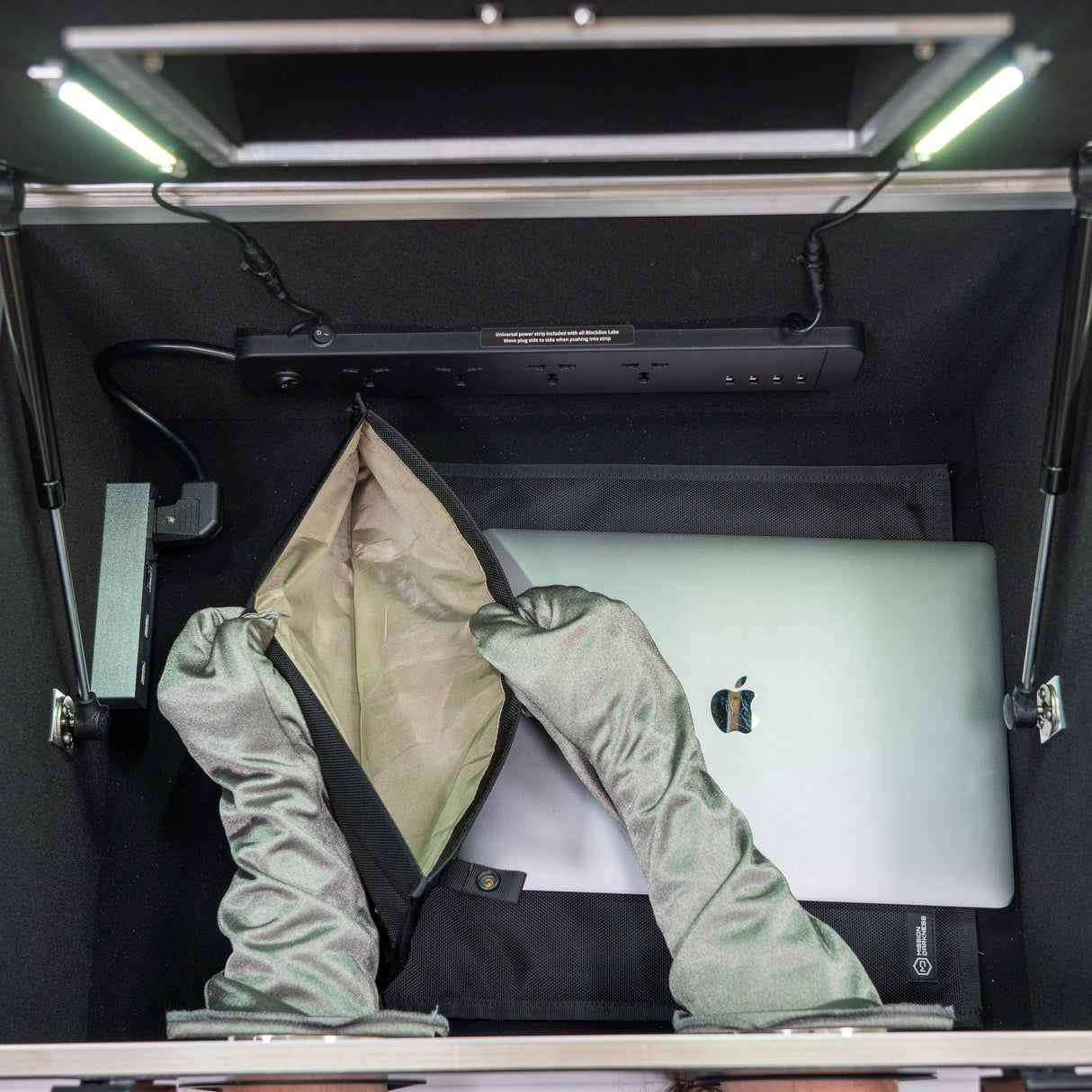 Mission Darkness™ NeoLok Faradaybag for laptop